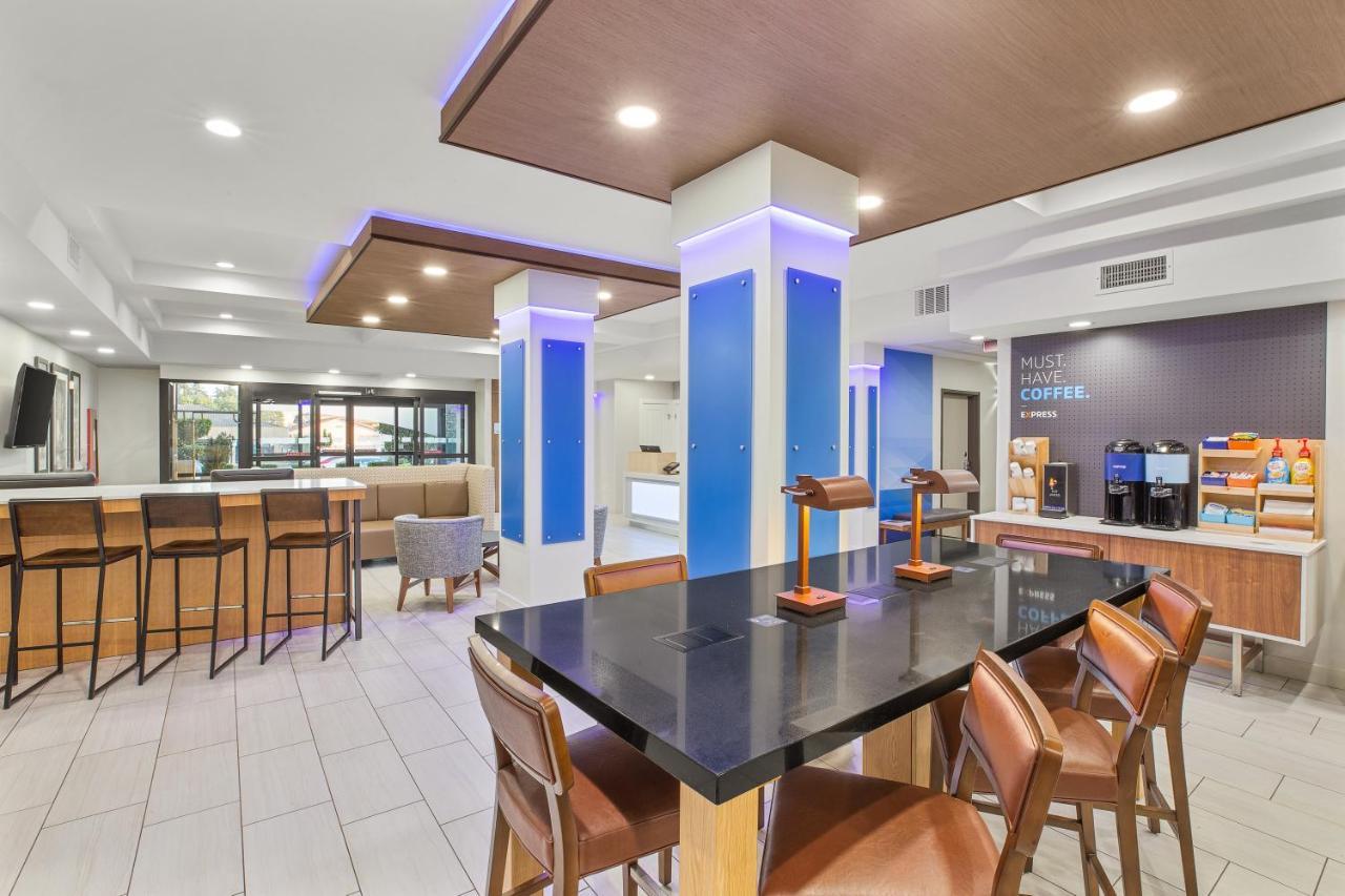 Holiday Inn Express & Suites Tacoma By Ihg Eksteriør bilde